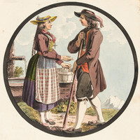 Weibliche und männliche Ganzfigur in Zuger Tracht, in seitlichem Profil, im Hintergrund Brunnen und Berglandschaft